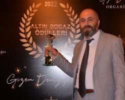 Bordo Plastik ve Mustafa Karadeniz başarısını aldığı ödülle taçlandırdı