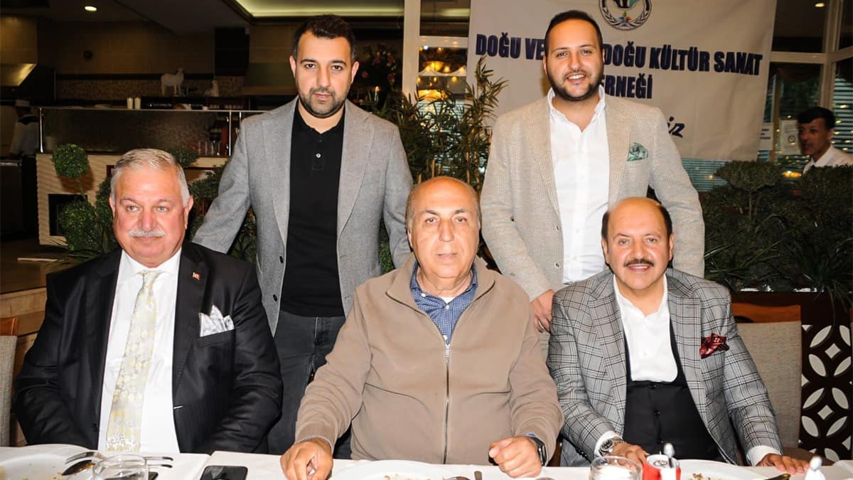 İsmail Kaya İstanbul’da Milletvekillerine Tebrik Yemeği Düzenledi