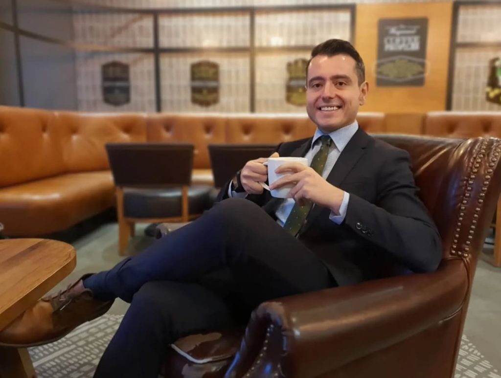 Aytaç Özkütük: Kâğıdı ve kalemi dostlarım olarak gördüm